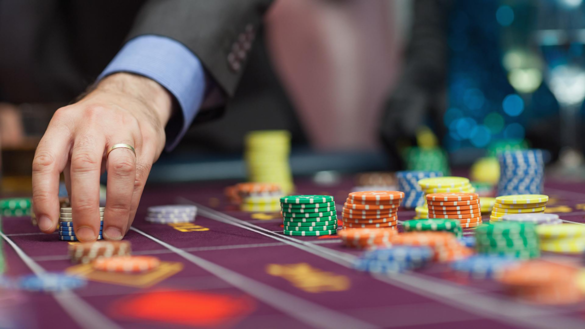как обыграть онлайн казино в покер